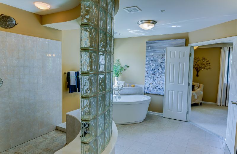 Luxurious Bath Area